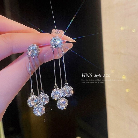🔥Big Sale 50% OFF🔥Zircon Round Petal Earrings🎀