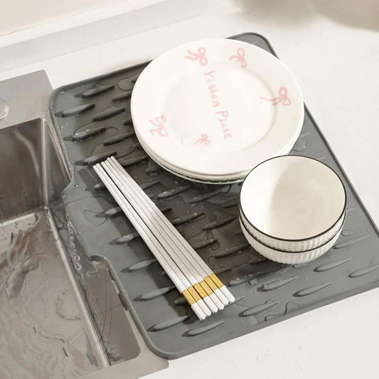 🔥No-Spill Silicone Worktop Saver – Heat-Resistant & Non-Slip Mat for Drip-Free Drying