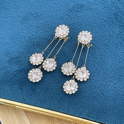 🔥Big Sale 50% OFF🔥Zircon Round Petal Earrings🎀